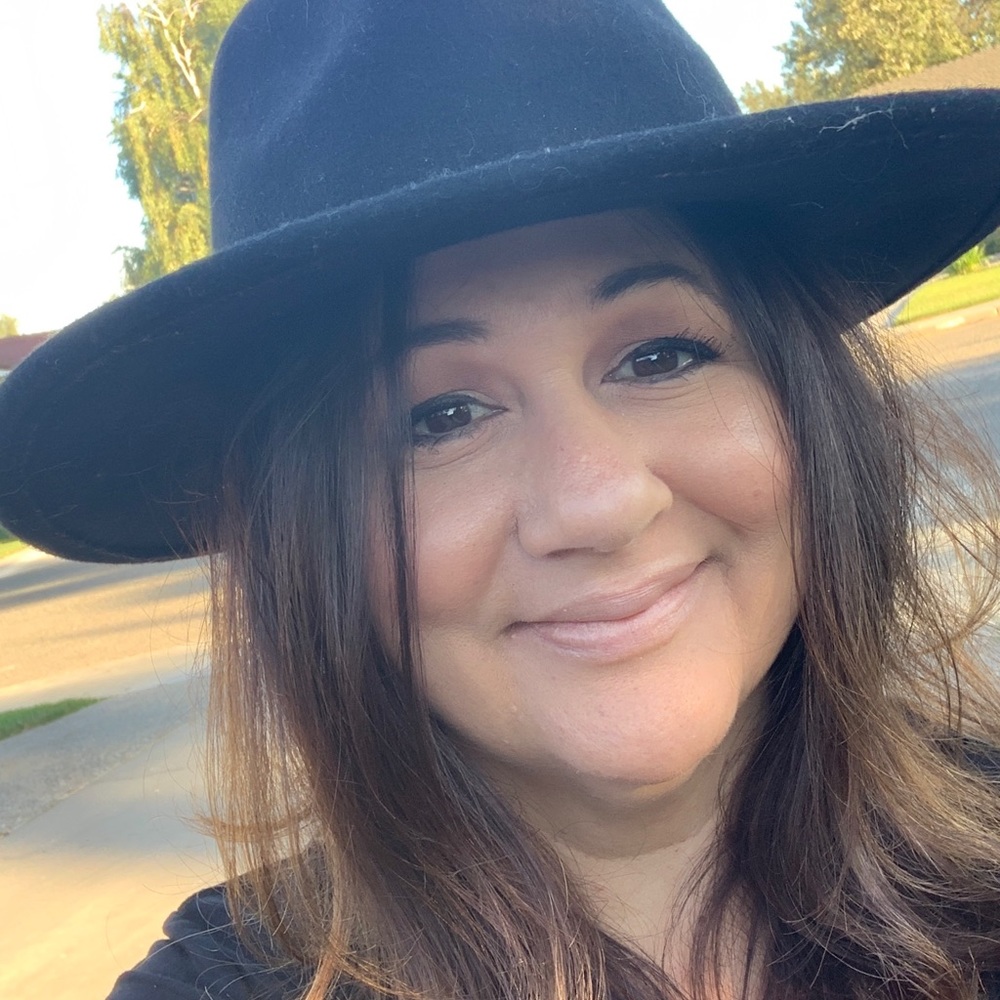 Meet your Posher, Claudine